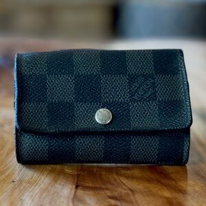 Louis Vuitton
Damier Graphite 6 Ring Key Holder